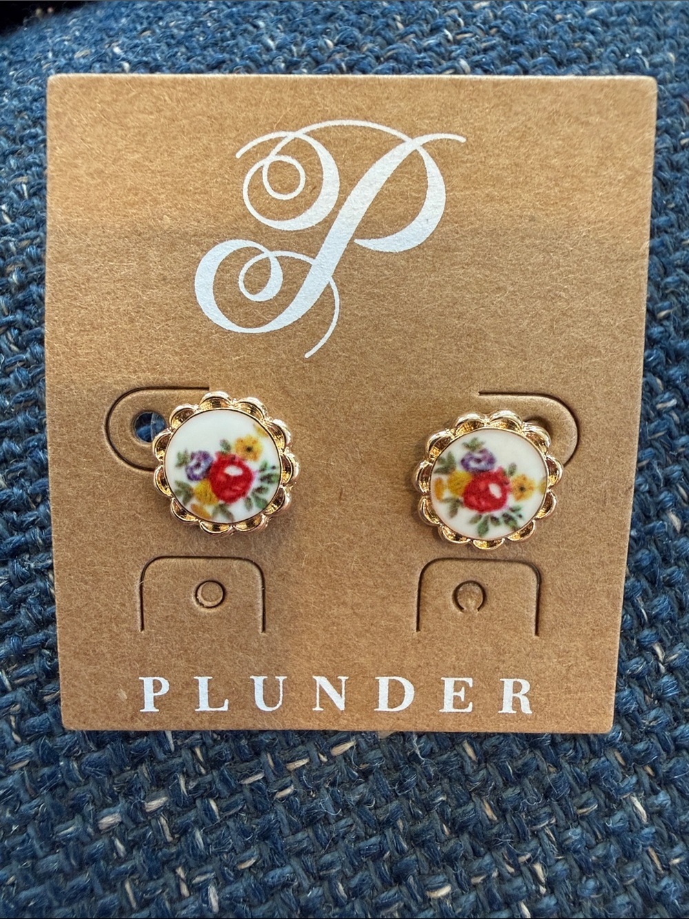 Plunder Gold Floral Porcelain-like Stud Earrings with Flowers